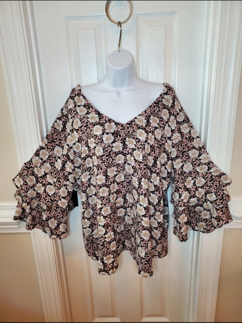 Roz & Ali Plus Size 1X Floral Boho Blouse Tiered Ruffle Sleeve V-Neck